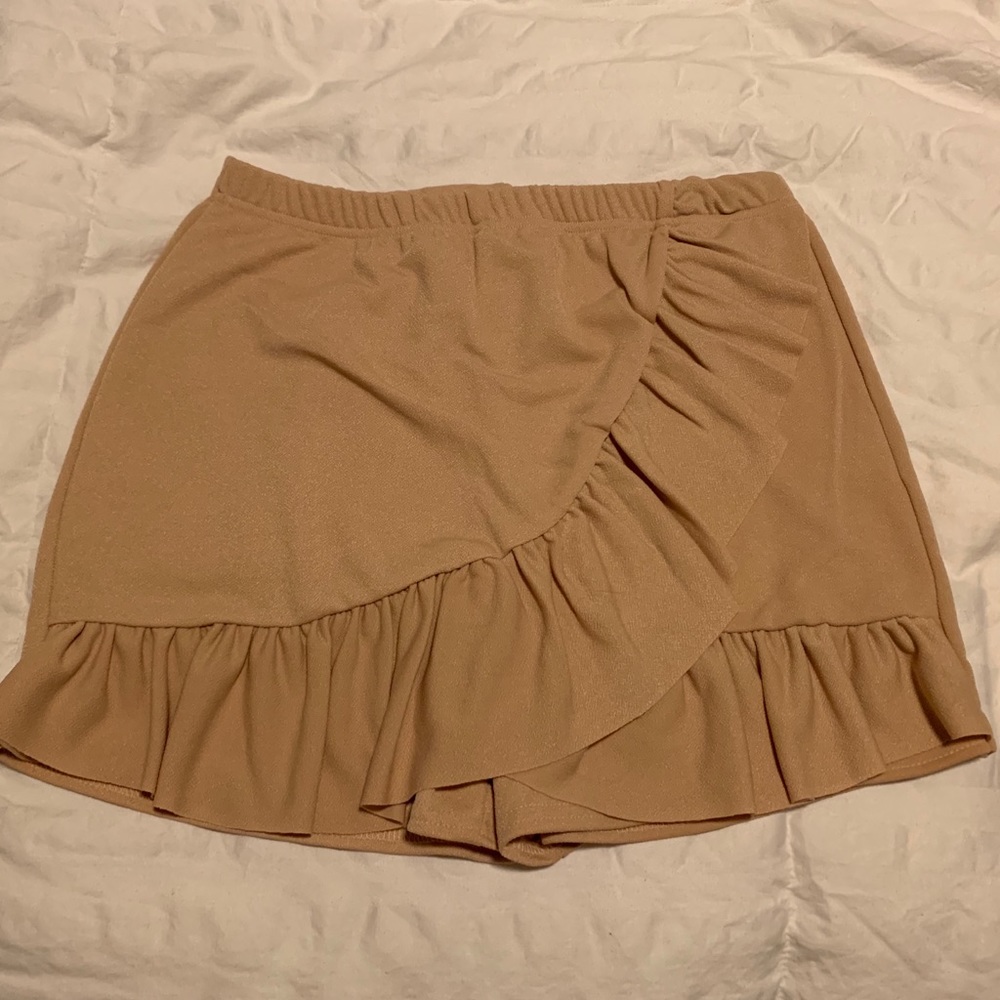 Beige/nude skort